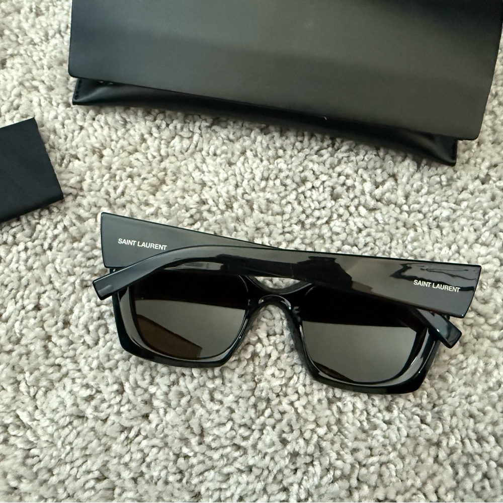 Saint Laurent SL552 Sunglasses - Picture 3 of 9